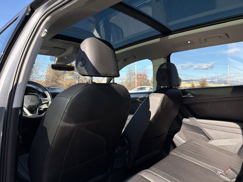Certified 2023 Volkswagen Tiguan SE w/ Panoramic Sunroof Package image 30