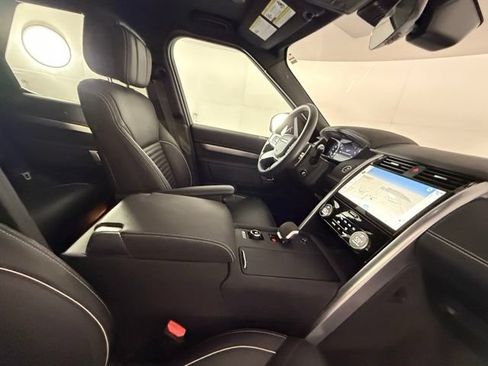 Used 2024 Land Rover Discovery Dynamic SE AWD/4WD image 37
