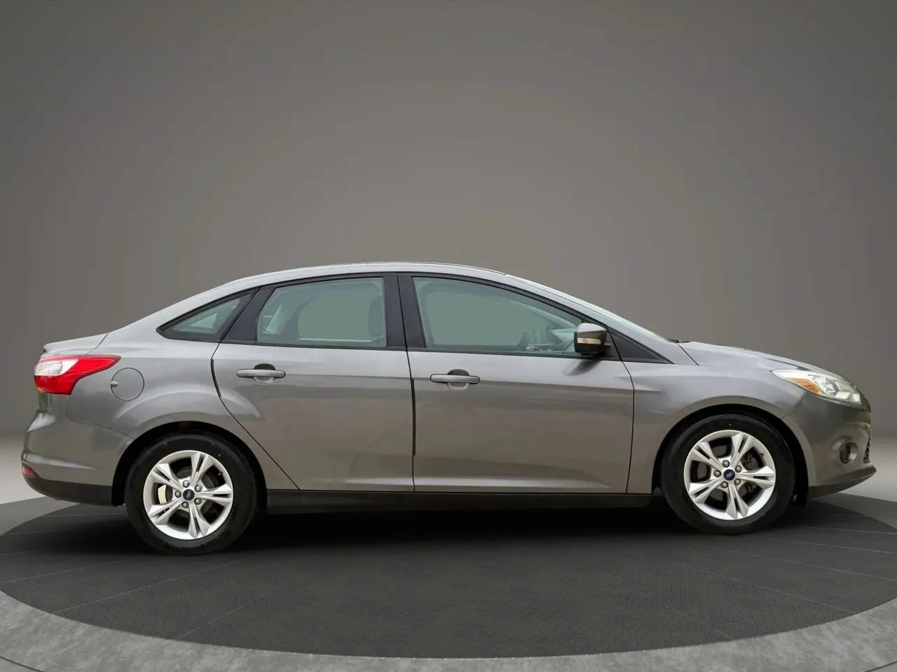 Used 2014 Ford Focus SE FWD image 2