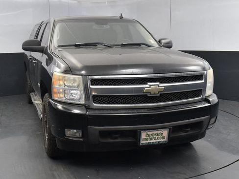 Used 2007 Chevrolet Silverado 1500 LTZ w/ Safety Package AWD/4WD image 4