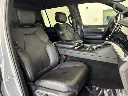 Used 2022 Jeep Wagoneer Series III w/ Premium Group I AWD/4WD image 21