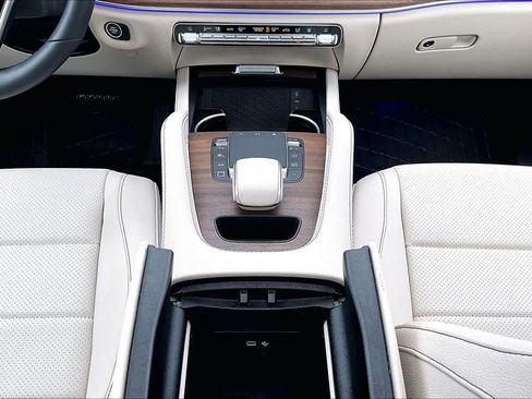 Used 2025 Mercedes-Benz GLE 450e 4MATIC image 36