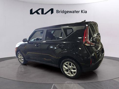Used 2025 Kia Soul LX w/ LX Technology Package FWD image 5