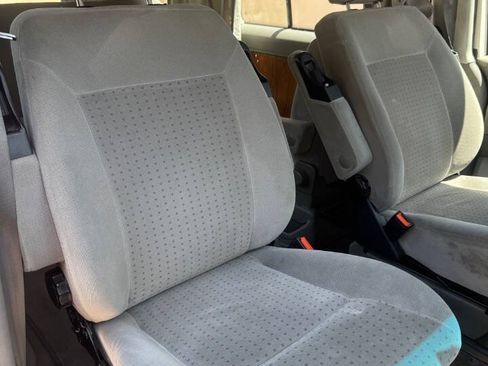 Used 2002 Volkswagen Eurovan MV FWD image 16