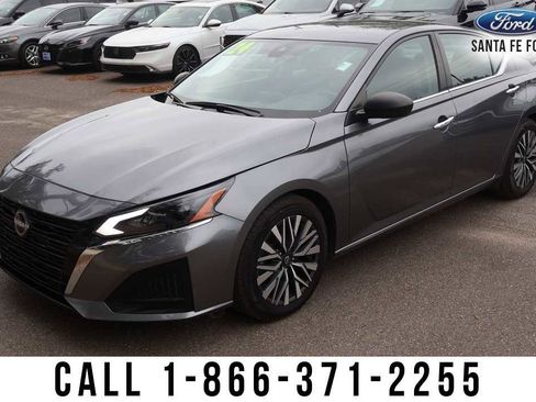 Used 2024 Nissan Altima 2.5 SV image 2