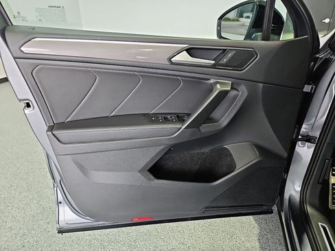 Certified 2023 Volkswagen Tiguan SE R-Line FWD image 15