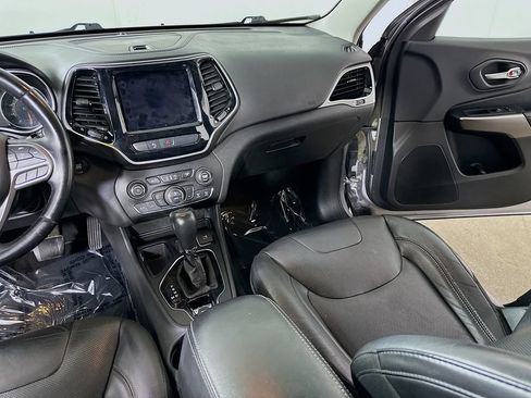 Used 2019 Jeep Cherokee Limited FWD image 18