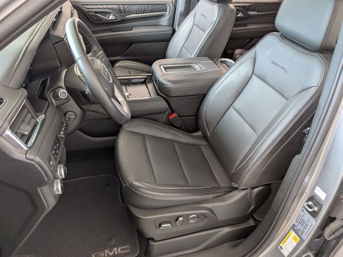 Used 2023 GMC Yukon XL Denali image 17