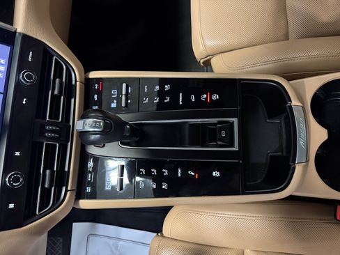Used 2023 Porsche Macan Turbo AWD/4WD image 15