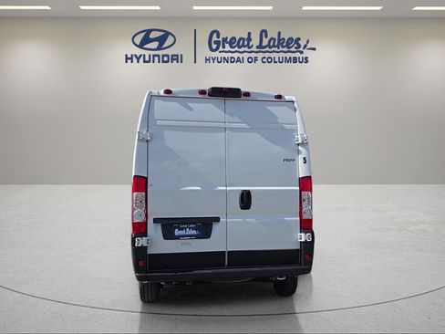 Used 2023 RAM ProMaster 2500 w/ Convenience Group FWD image 4