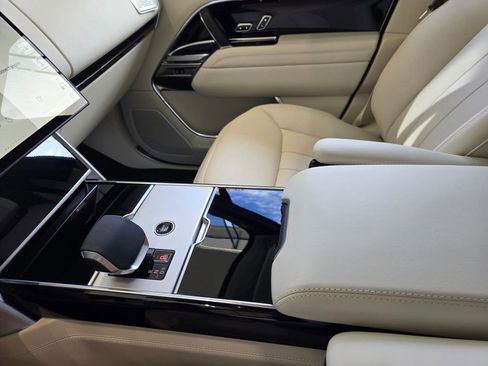 New 2025 Land Rover Range Rover SE AWD/4WD image 41