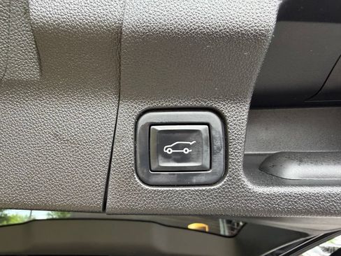 Used 2023 GMC Acadia SLE w/ Driver Convenience Package FWD image 36