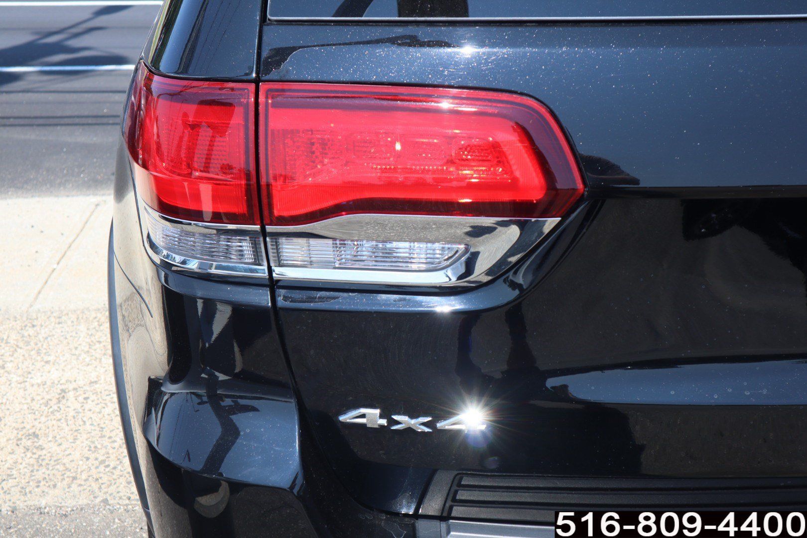Used 2021 Jeep Grand Cherokee Laredo AWD/4WD image 26