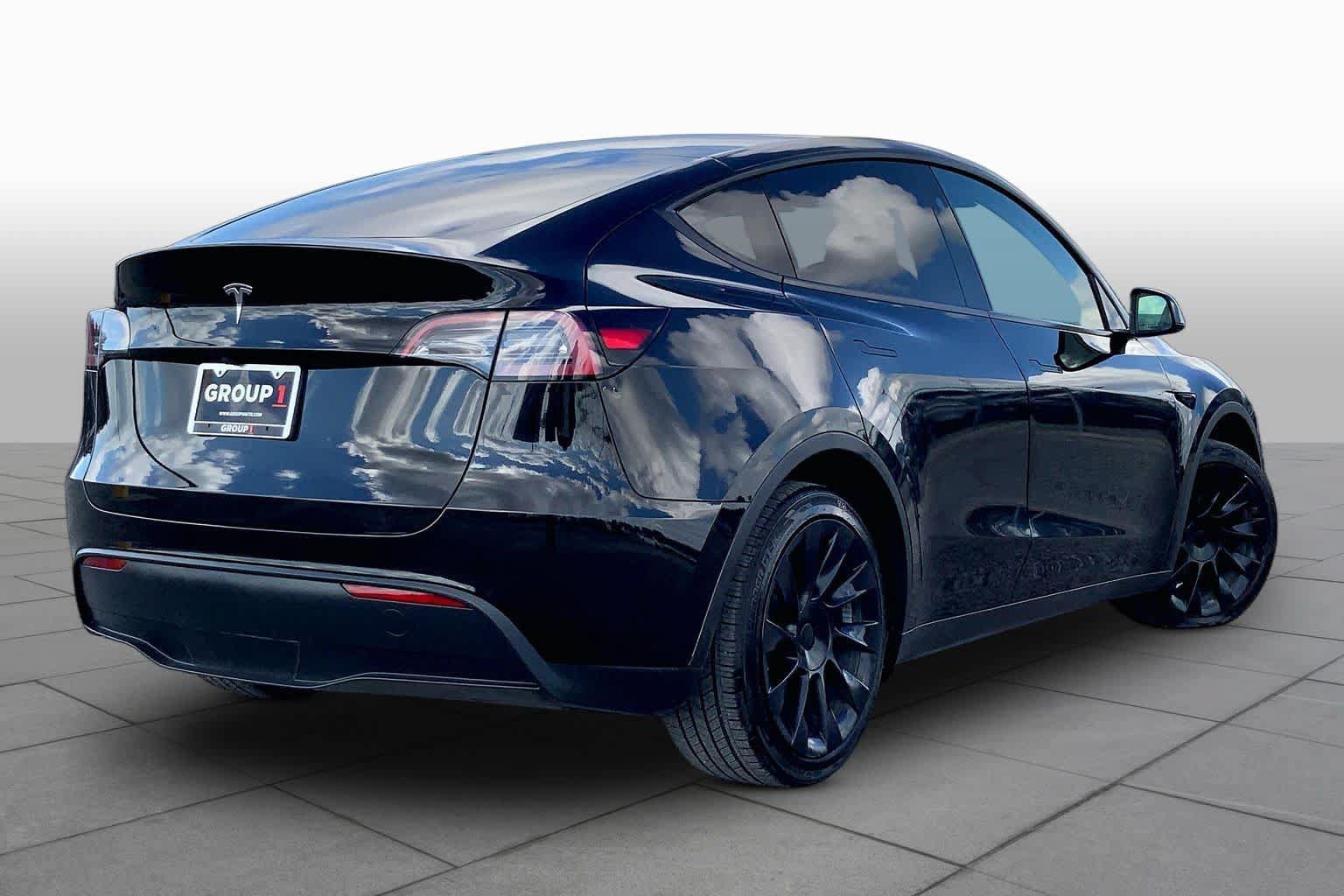 Used 2024 Tesla Model Y 2WD image 12