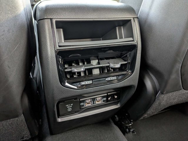 Used 2025 Jeep Grand Cherokee Limited AWD/4WD image 15