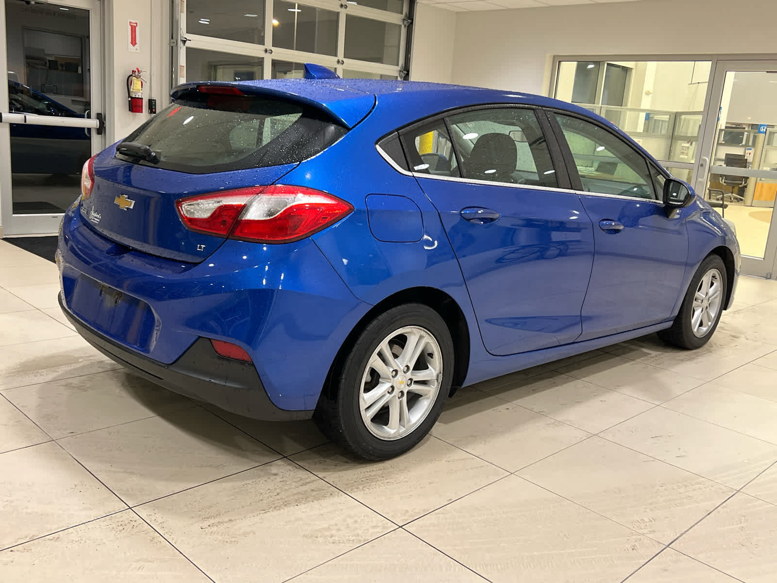 Used 2017 Chevrolet Cruze LT w/ Sun And Sound Package FWD image 4
