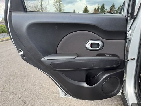 Used 2018 Kia Soul FWD image 29
