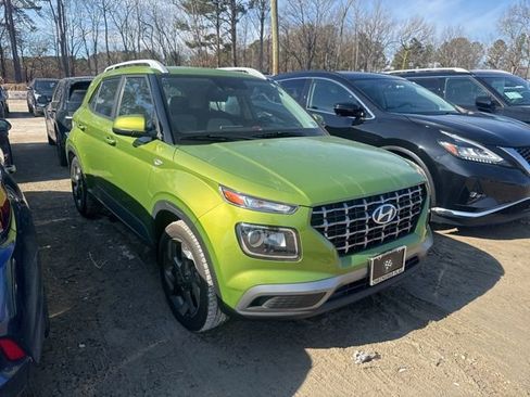 Used 2023 Hyundai Venue SEL image 1