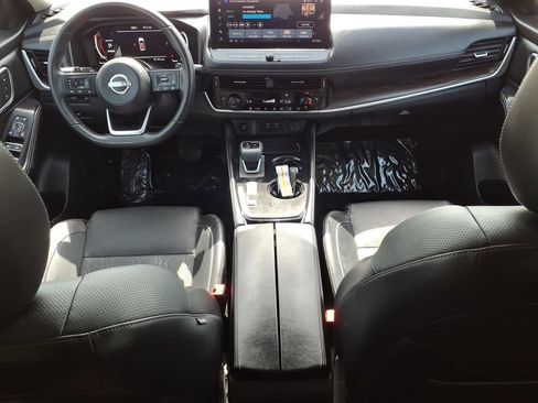 Used 2024 Nissan Rogue Platinum FWD image 10
