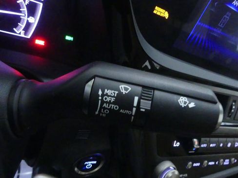 Used 2022 Lexus ES 300h w/ Premium Package image 19