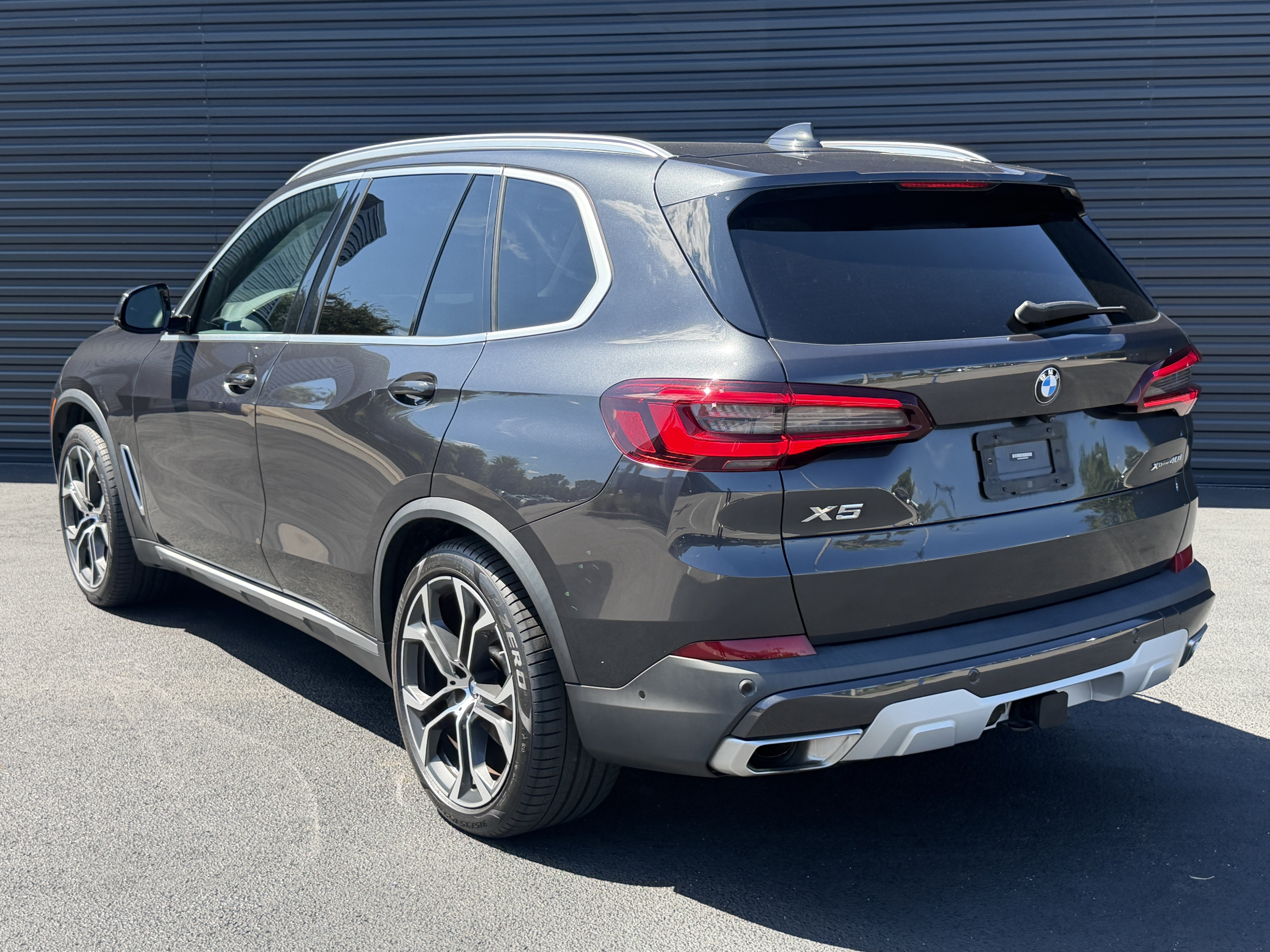 Used 2023 BMW X5 xDrive40i w/ Premium Package AWD/4WD image 3