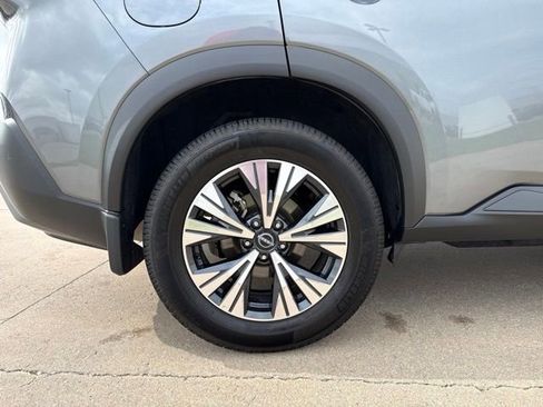 Used 2023 Nissan Rogue SV w/ SV Premium B Package FWD image 12