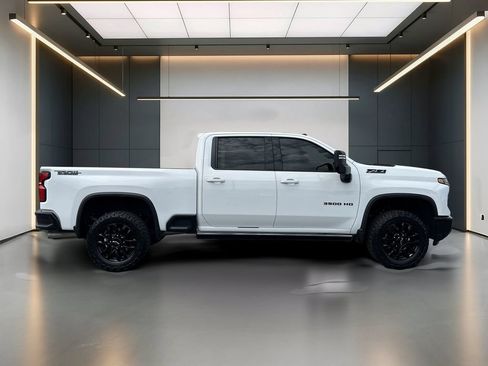 Used 2025 Chevrolet Silverado 3500 LTZ w/ LTZ Plus Package AWD/4WD image 7