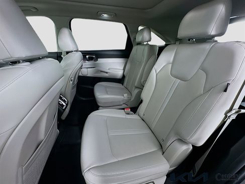 Certified 2025 Kia Sorento EX w/ Panoramic Sunroof Package image 23