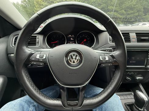 Used 2018 Volkswagen Jetta SE image 17