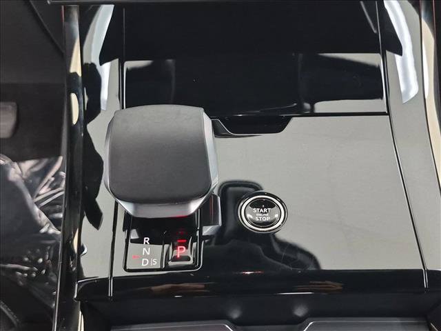 Used 2025 Land Rover Range Rover Sport SE AWD/4WD image 12