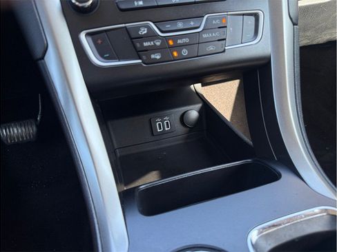 Used 2020 Ford Fusion SE FWD image 31