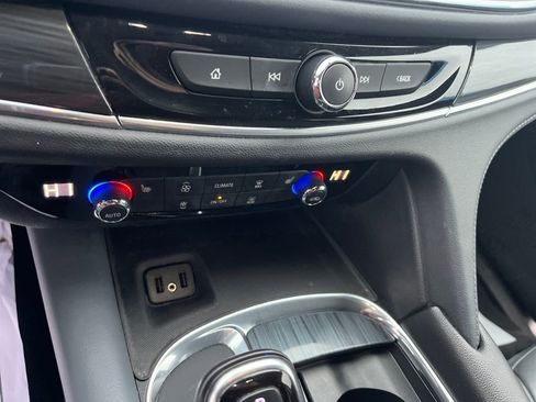 Used 2019 Buick Enclave Essence image 15