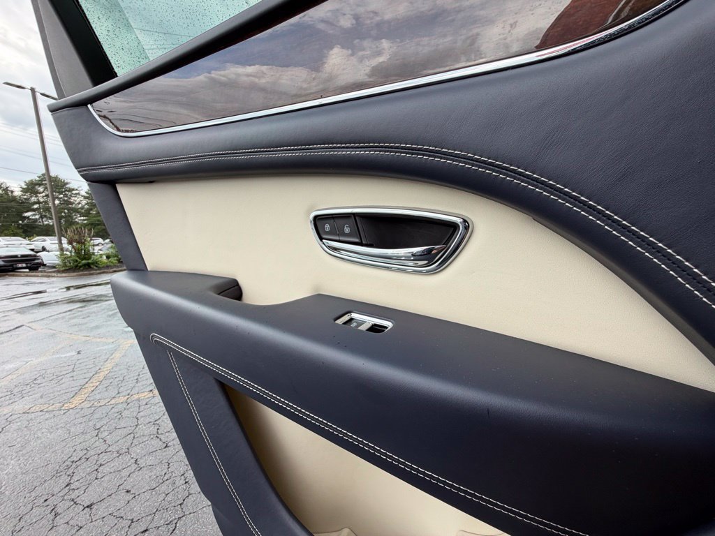 Used 2021 Bentley Bentayga AWD/4WD image 30
