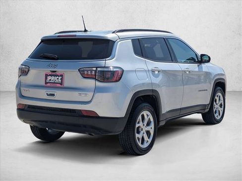 Used 2024 Jeep Compass Latitude AWD/4WD image 5