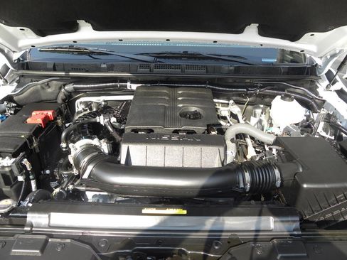 Used 2024 Nissan Frontier SV w/ SV Convenience Package RWD image 15