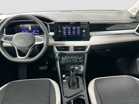 Certified 2025 Volkswagen Taos SE image 19
