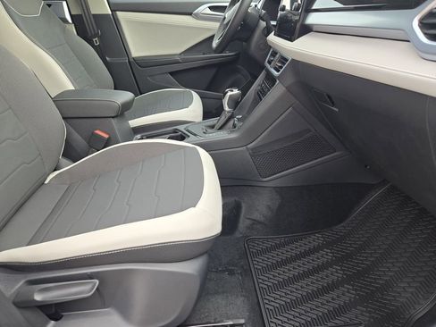New 2026 Volkswagen Taos SE FWD image 12