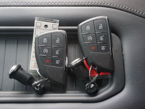 Used 2023 Chevrolet Suburban Z71 w/ Luxury Package image 40