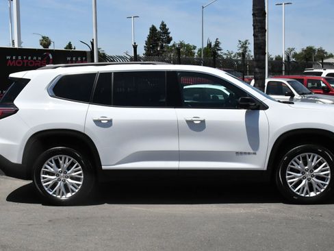 Used 2024 GMC Acadia Elevation FWD image 9