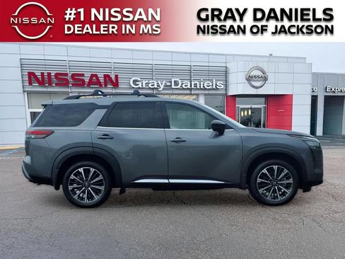 New 2026 Nissan Pathfinder Platinum w/ Accent Package FWD image 4