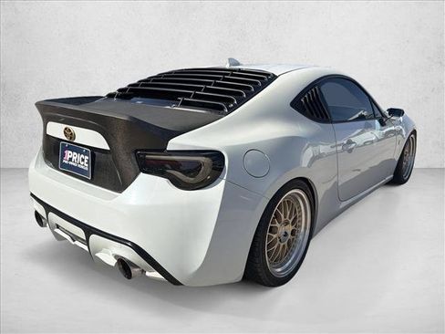 Used 2017 Toyota 86 RWD image 6