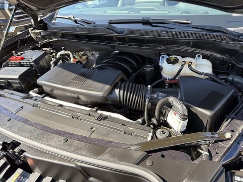 Used 2024 Chevrolet Suburban LT RWD image 29