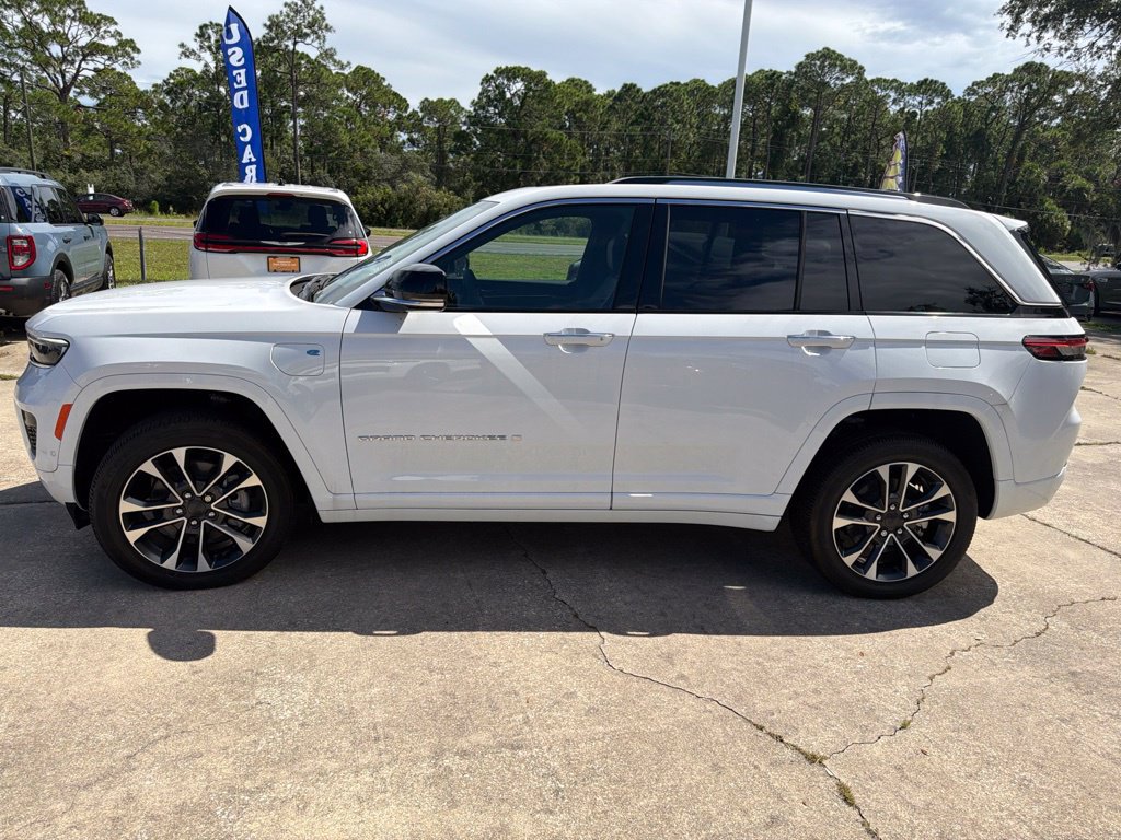Used 2024 Jeep Grand Cherokee Overland w/ Trailer Tow Package AWD/4WD image 8