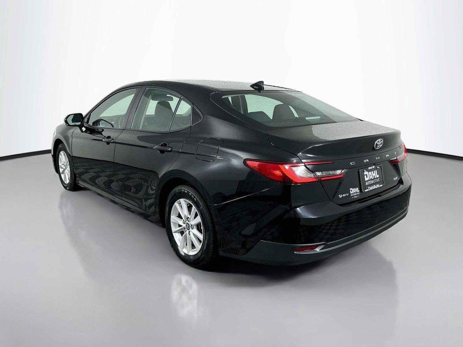 Used 2025 Toyota Camry LE FWD image 10