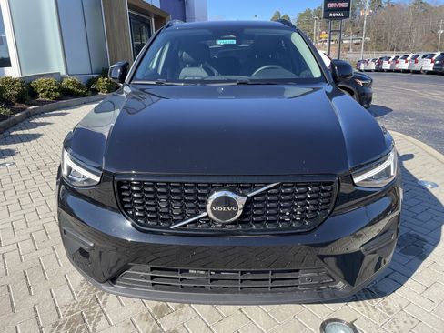 New 2026 Volvo XC40 B5 Core image 2