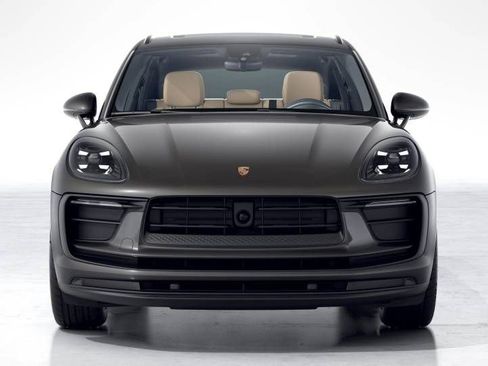 Certified 2025 Porsche Macan AWD/4WD image 8