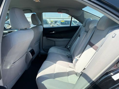 Used 2014 Toyota Camry LE image 25