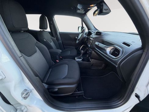 Used 2021 Jeep Renegade Latitude image 29