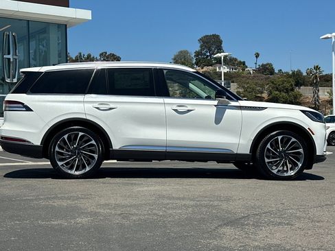 New 2026 Lincoln Aviator Reserve w/ Illumination Package RWD image 2