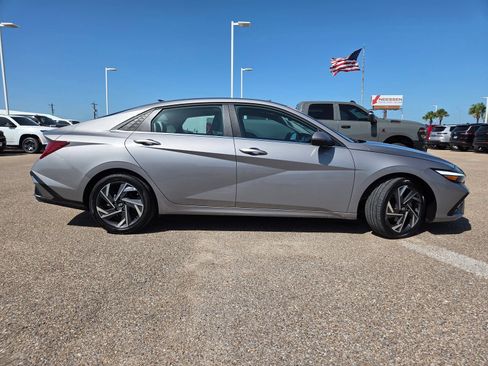 Used 2024 Hyundai Elantra Limited FWD image 8